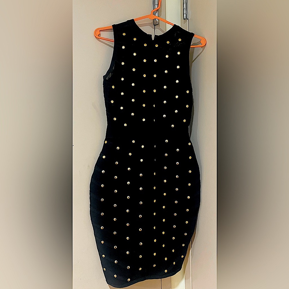 Bodycon dress that hugs your curves.